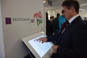 Kormányablakok kerültek átadásra Hajdú-Bihar megyében