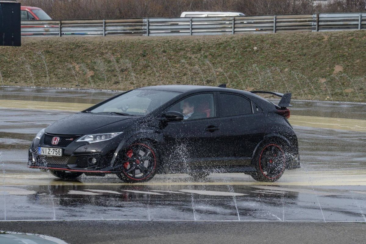 jol-vezess-vezetestechnikai-treningprogramot-indit-az-nfm__2